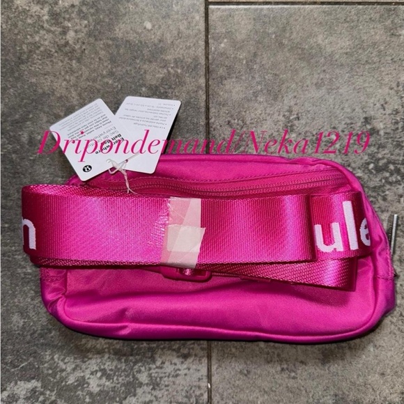 lululemon athletica everywhere belt bag 1l - sonic pink Crossbody Lululemon Everywhere Belt Bag 1L-